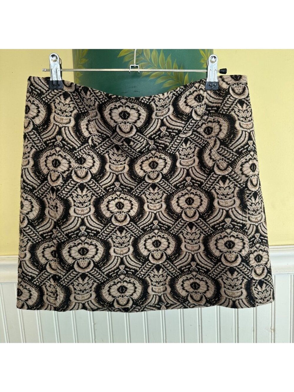 Diane Von Furstenberg 6 wool blend printed patter mini skirt black gold